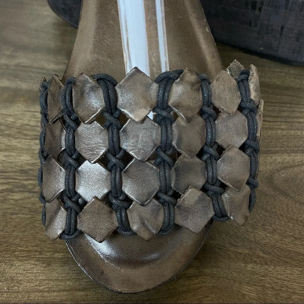 Bernardo Tooled Vachetta Leather Cork Platform Wedge Sandal Size 7‎ Women
